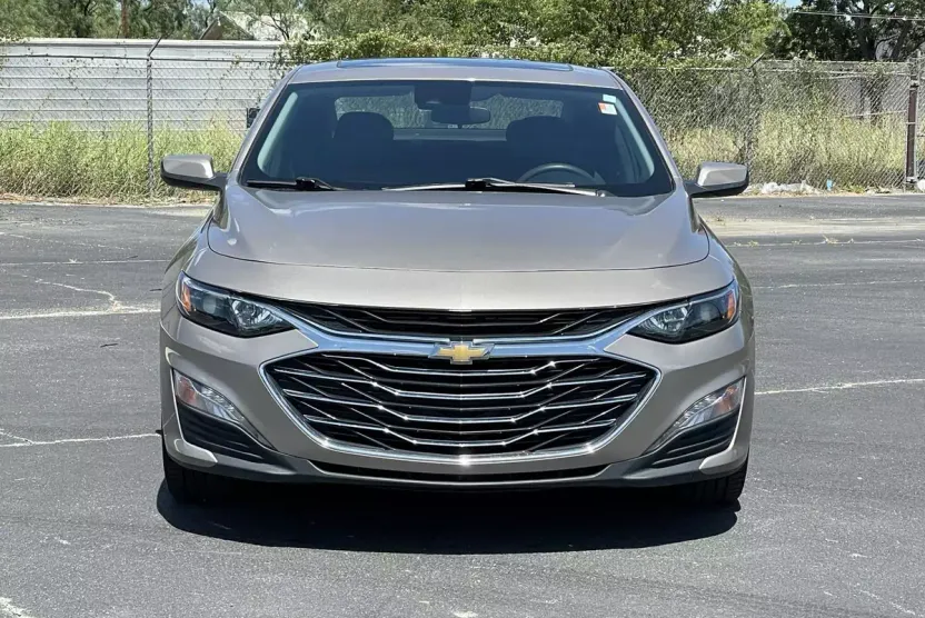 2023 Chevrolet Malibu 1LT photo 1