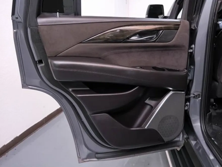 2020 Cadillac Escalade Platinum photo 35