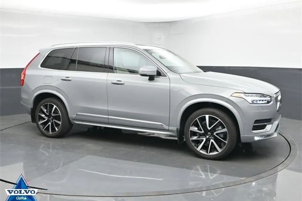2024 Volvo XC90 B5 Plus photo 1