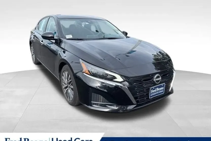 2023 Nissan Altima 2.5 SV photo 1