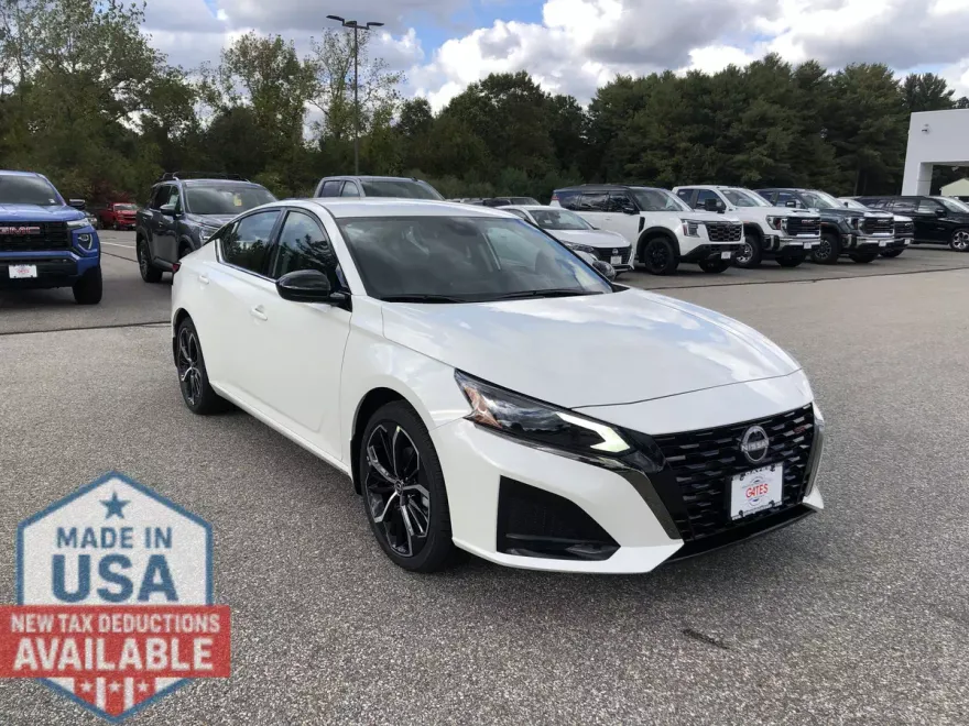 2025 Nissan Altima SR photo 1