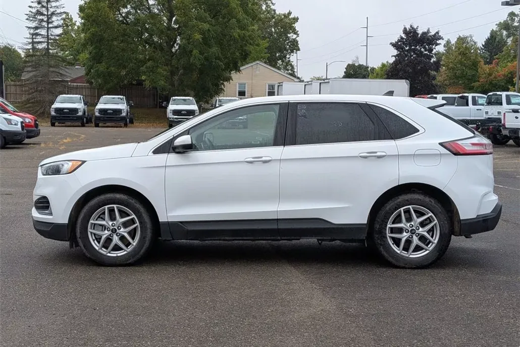 2024 Ford Edge SEL photo 1