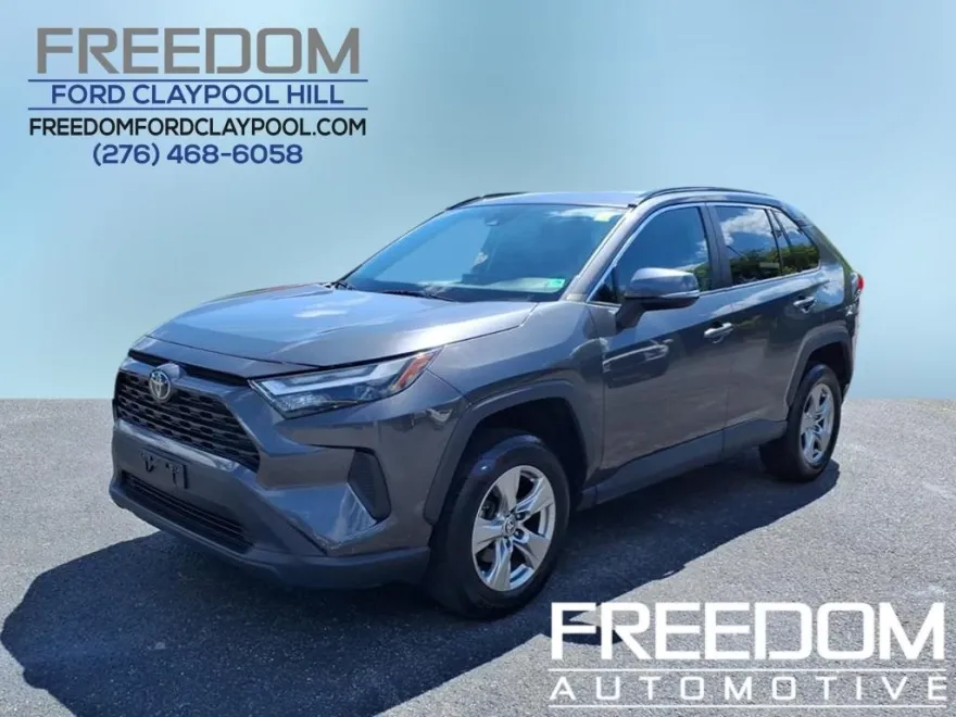 2023 Toyota RAV4 XLE photo 1