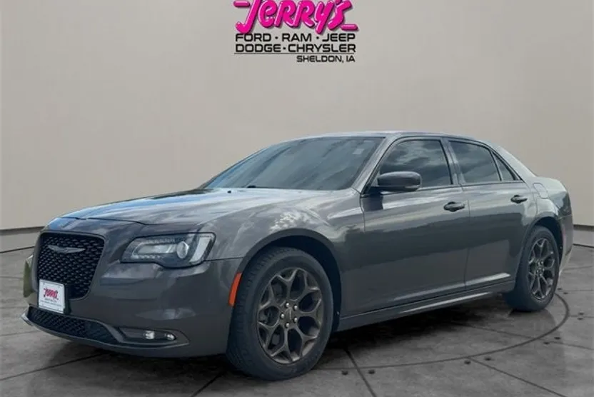 2016 Chrysler 300 photo 1