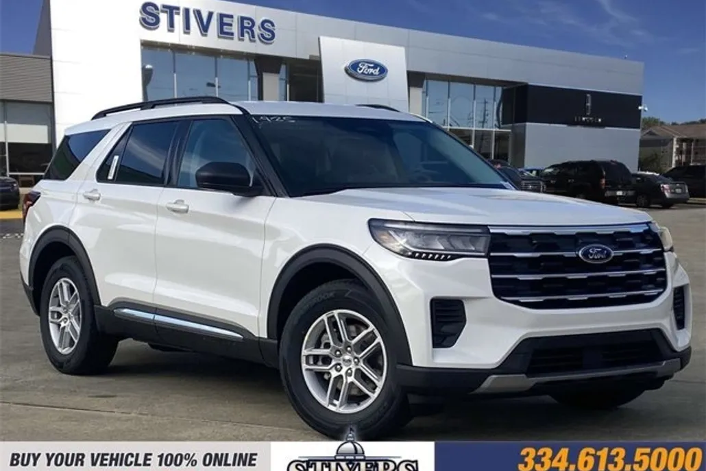 2025 Ford Explorer photo 1