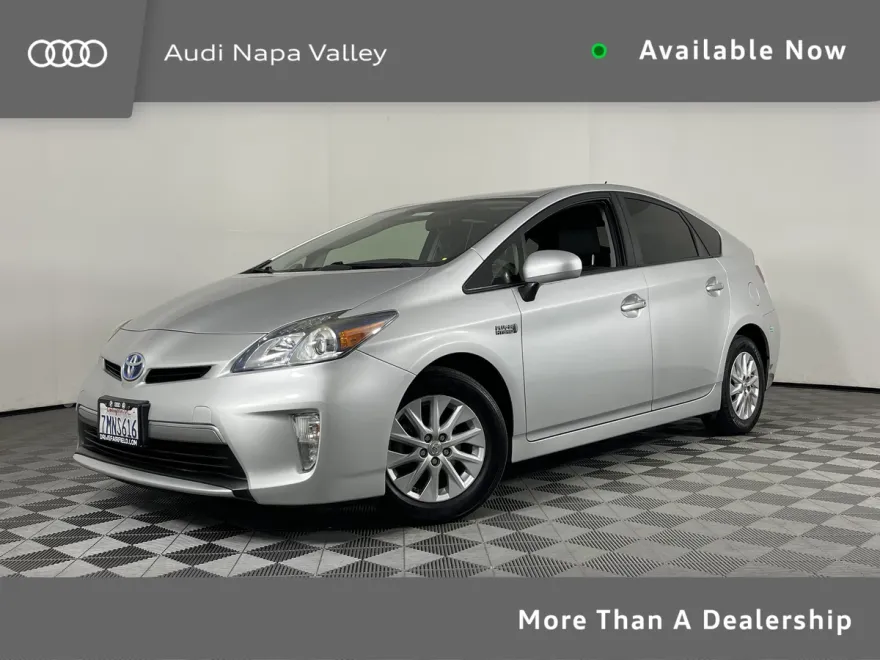 2015 Toyota Prius Plug-in Base photo 1