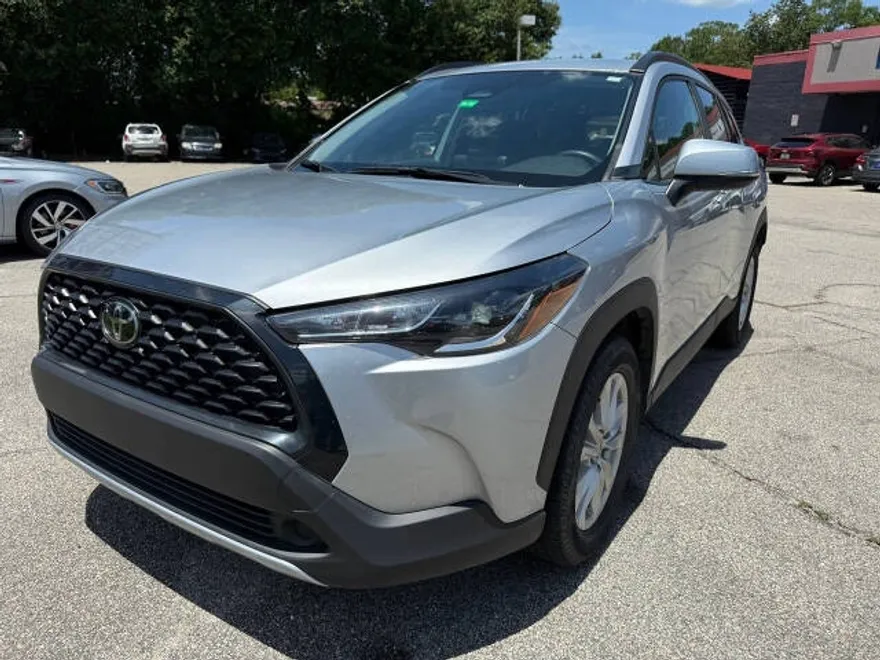 2024 Toyota Corolla Cross LE photo 1