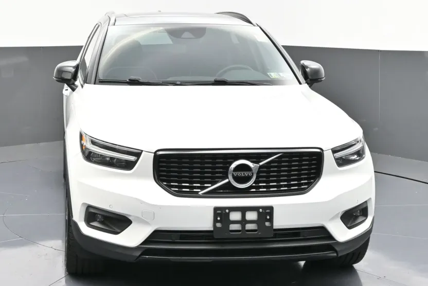 2022 Volvo XC40 T5 R-Design photo 1