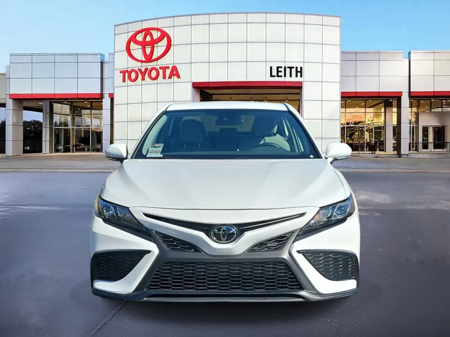 2024 Toyota Camry SE photo 1