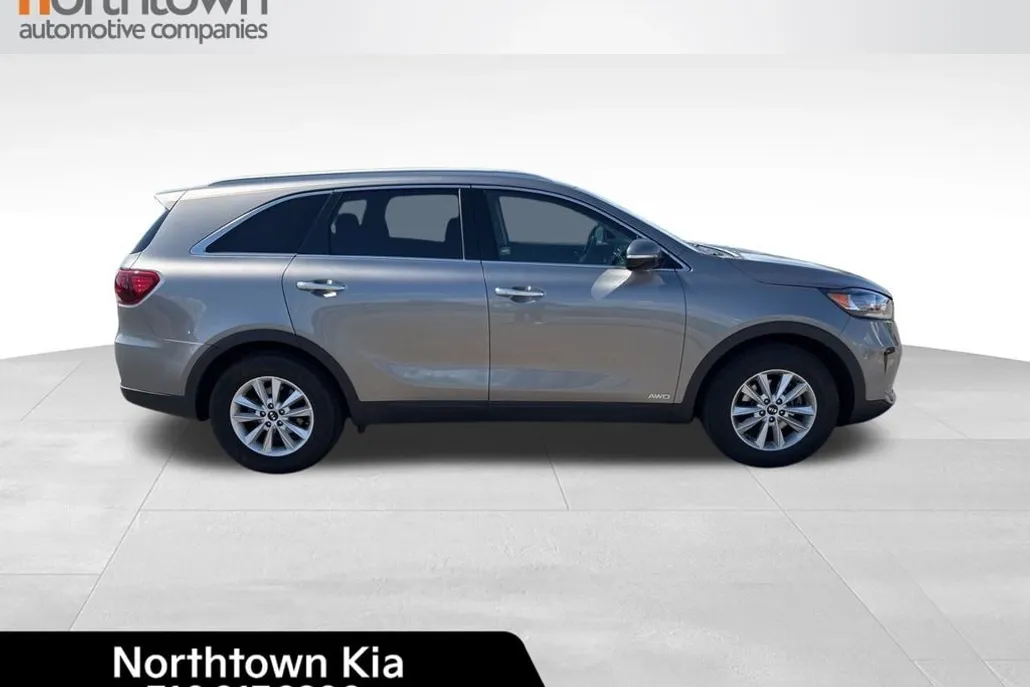 2019 Kia Sorento LX photo 1