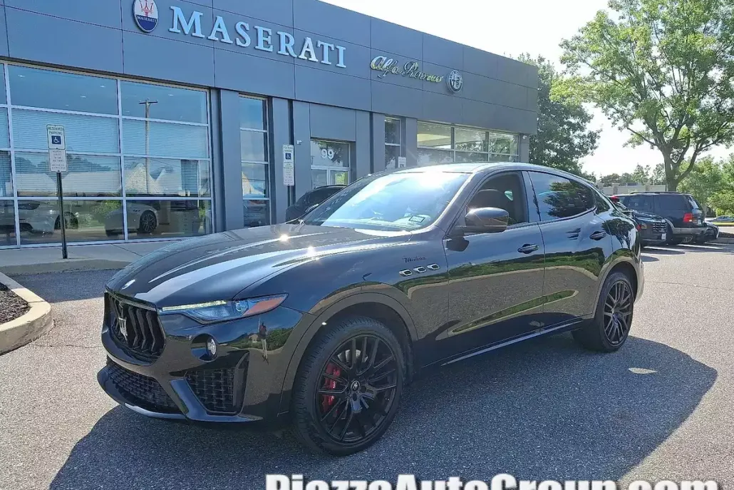 2023 Maserati Levante Modena S photo 1