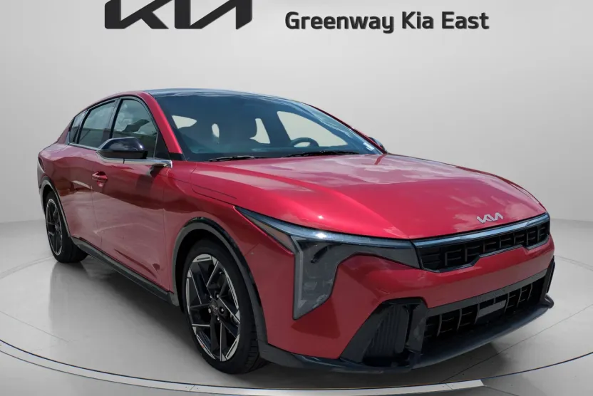 2025 Kia K4 GT-Line photo 1