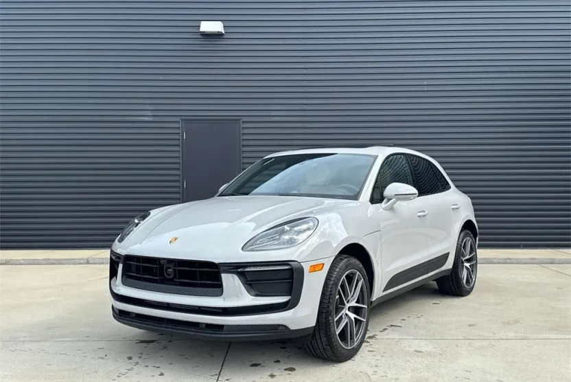 2025 Porsche Macan Base photo 1