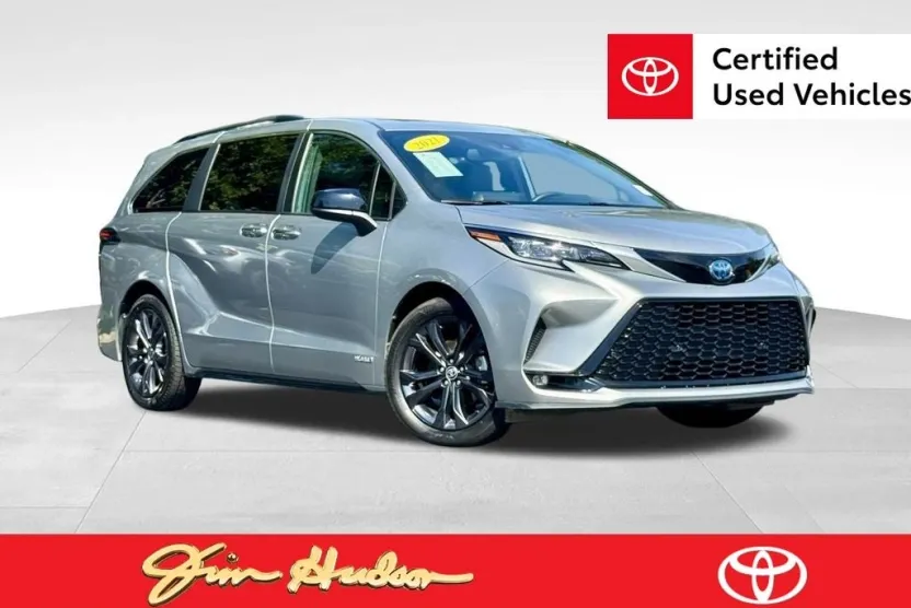 2021 Toyota Sienna XSE photo 1