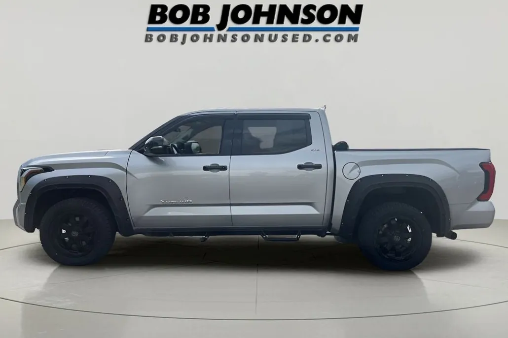 2022 Toyota Tundra SR5 photo 1