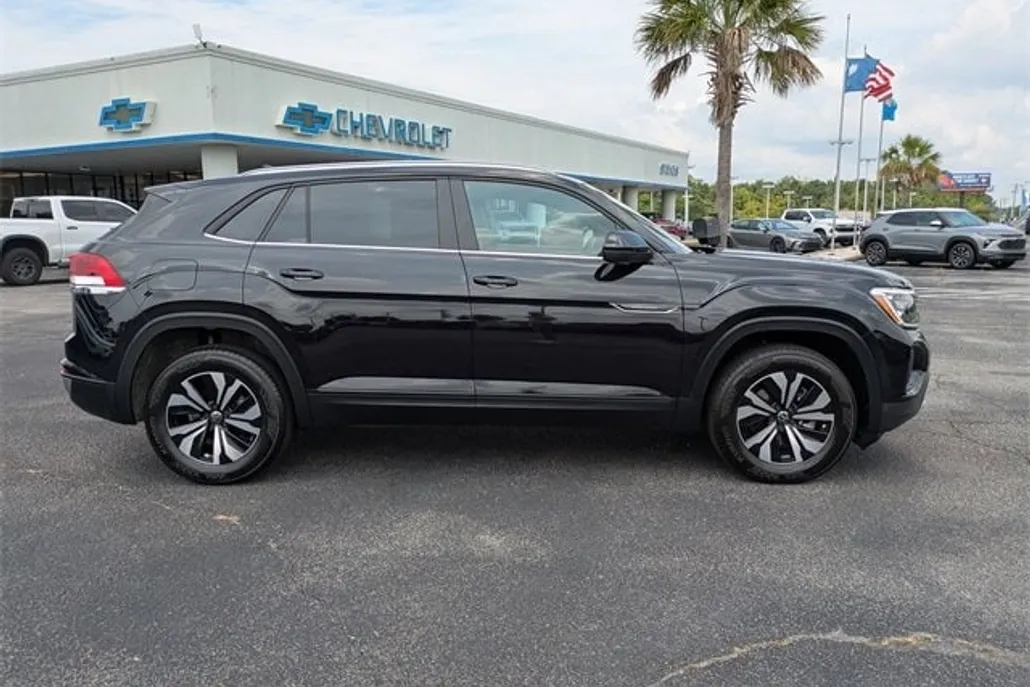 2024 Volkswagen Atlas Cross Sport SE photo 1