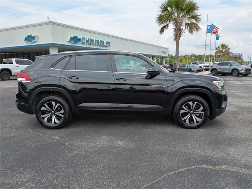 2024 Volkswagen Atlas Cross Sport SE photo 1