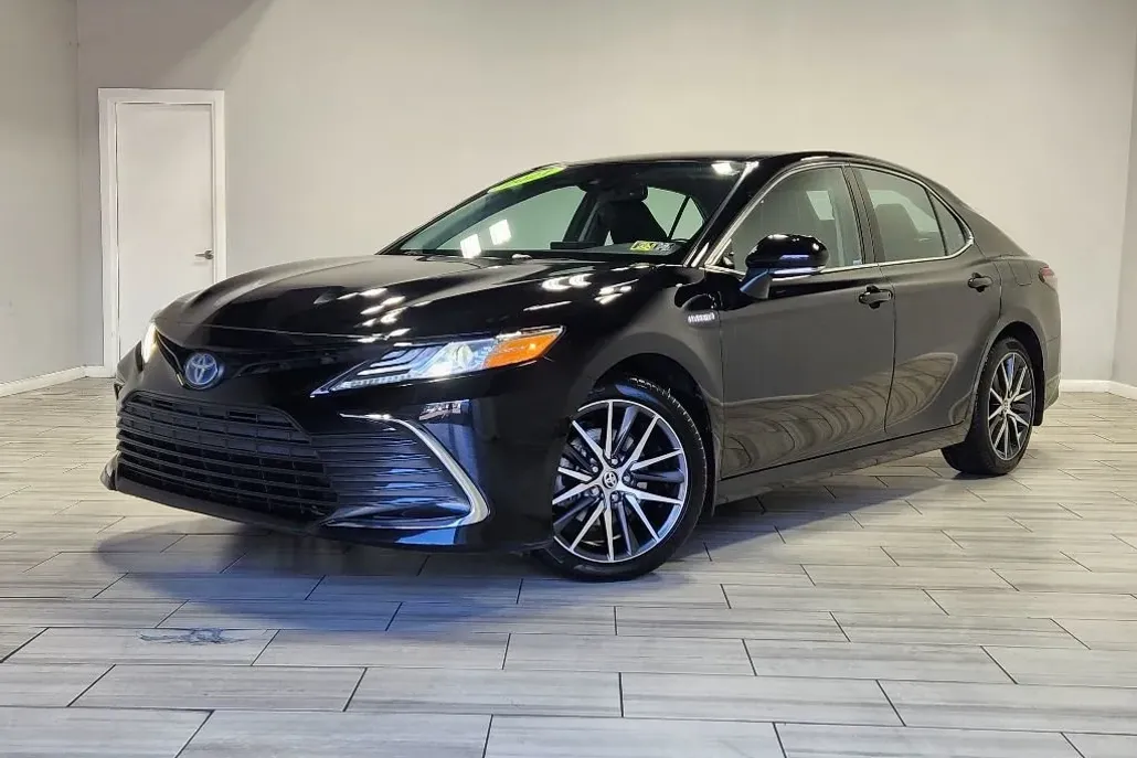 2021 Toyota Camry Hybrid XLE photo 1