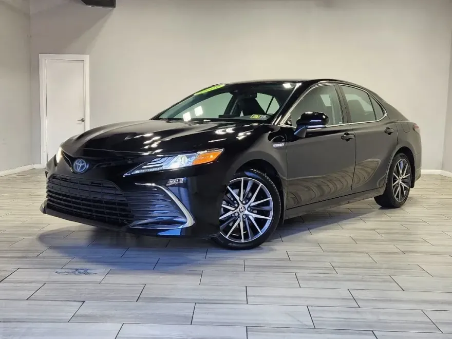 2021 Toyota Camry Hybrid XLE photo 1