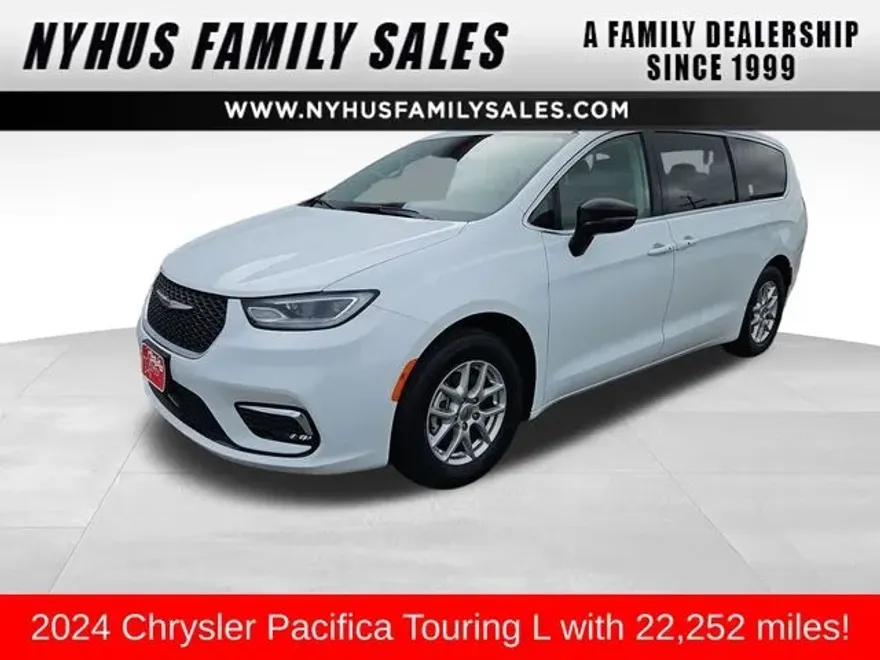 2024 Chrysler Pacifica Touring L photo 1