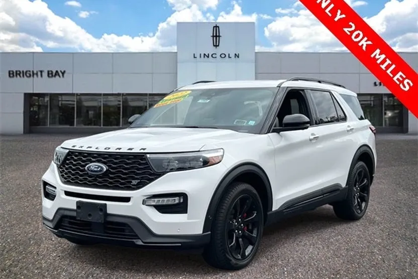2022 Ford Explorer ST photo 1