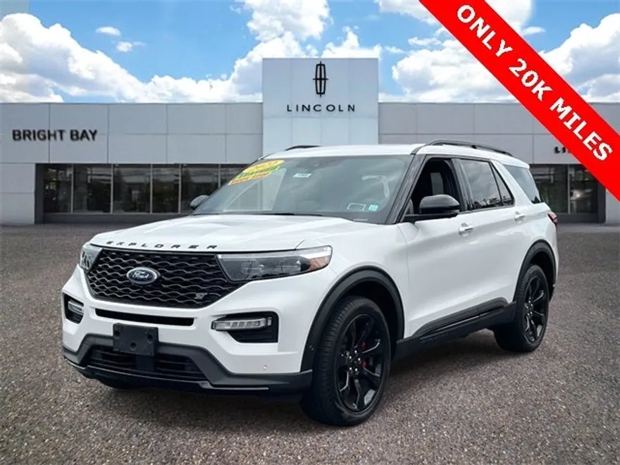 2022 Ford Explorer ST photo 1