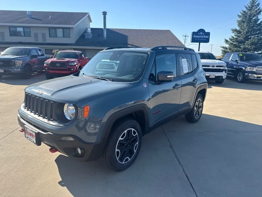 2016 Jeep Renegade Trailhawk photo 1