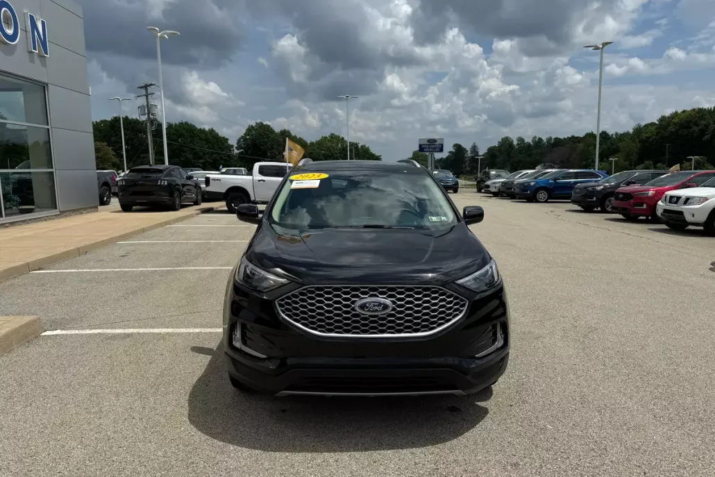 2023 Ford Edge SEL photo 1
