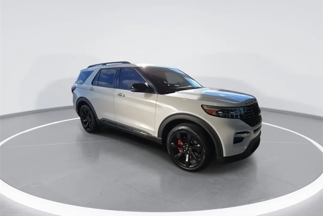 2023 Ford Explorer ST photo 1
