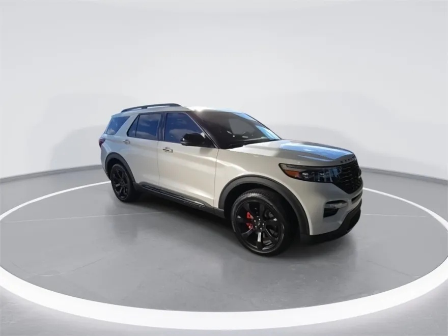 2023 Ford Explorer ST photo 1
