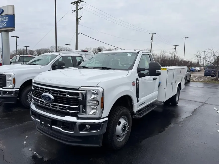 2024 Ford F-350 photo 1