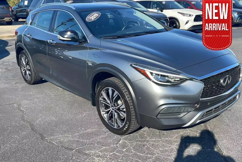 2019 Infiniti QX30 Luxe photo 1
