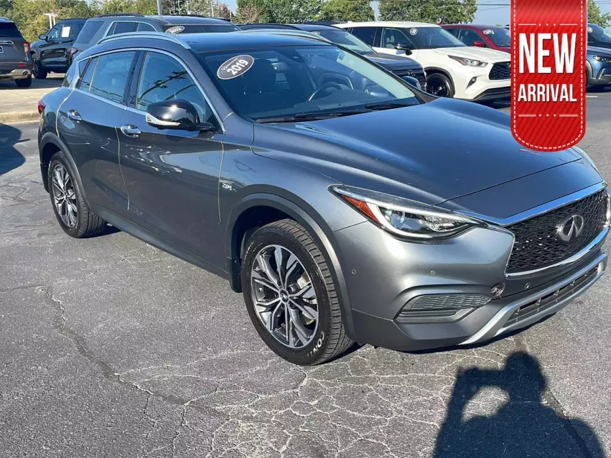 2019 Infiniti QX30 Luxe photo 1