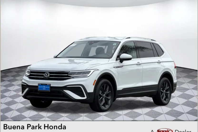 2024 Volkswagen Tiguan SE Wolfsburg Edition photo 1