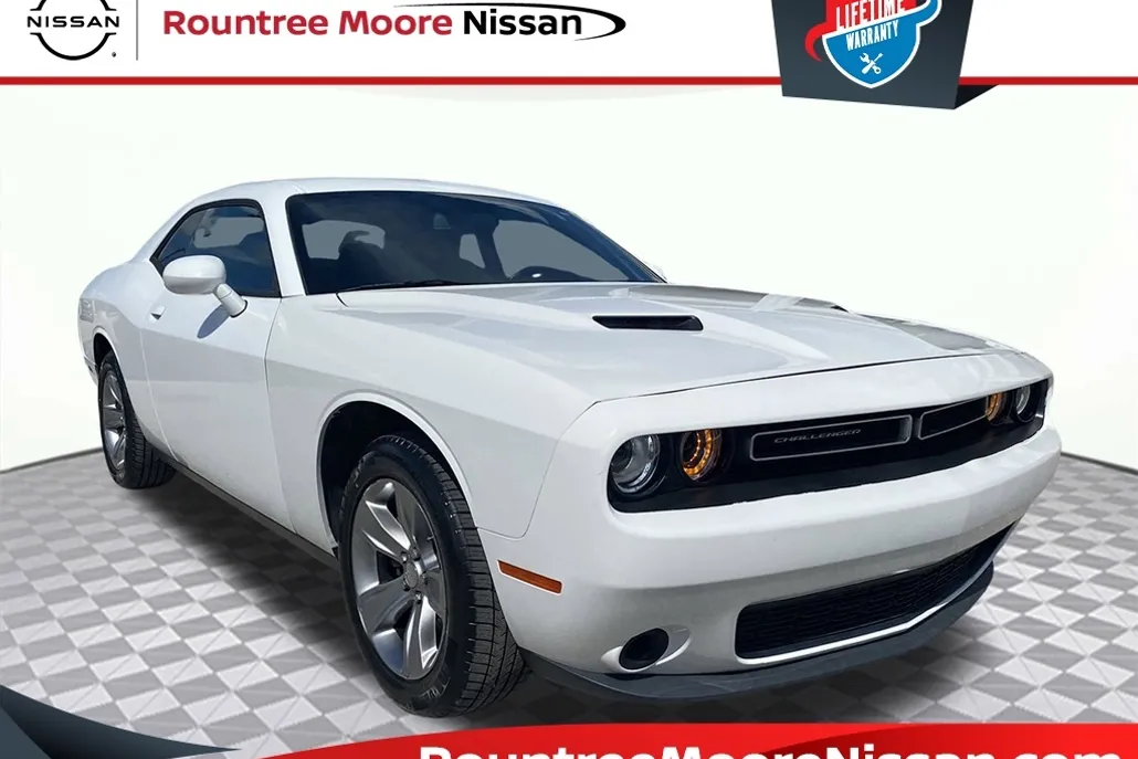 2019 Dodge Challenger SXT photo 1