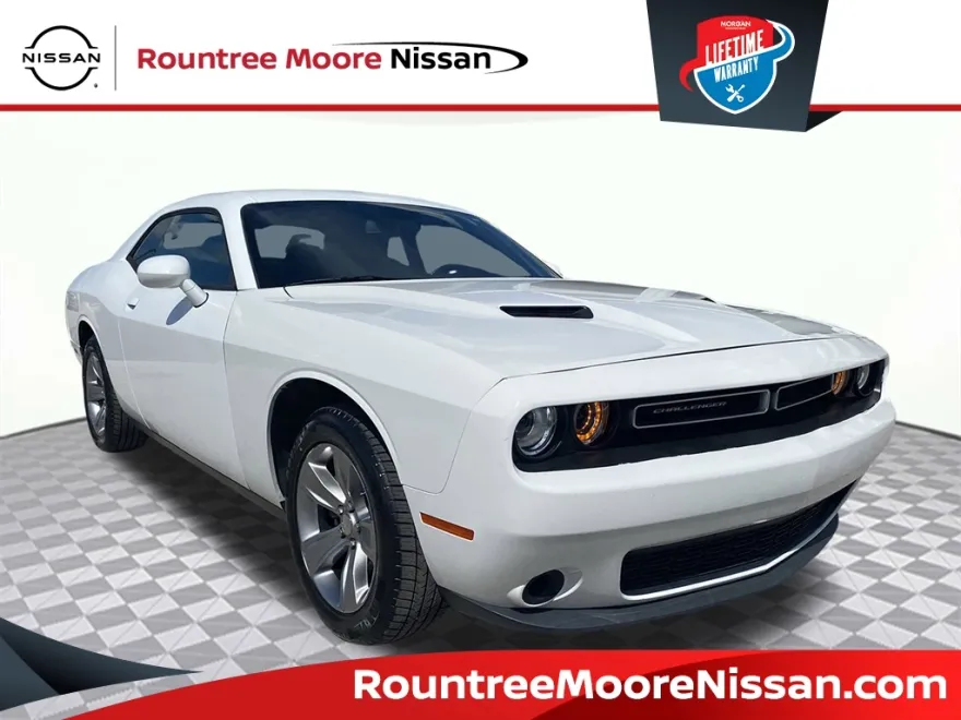2019 Dodge Challenger SXT photo 1