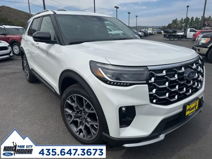 2025 Ford Explorer Platinum photo 1