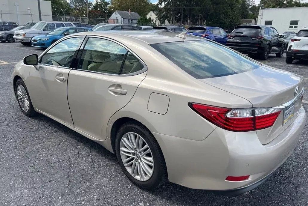 2014 Lexus ES 350 photo 1