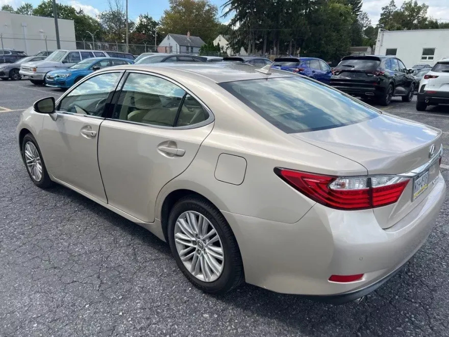 2014 Lexus ES 350 photo 1