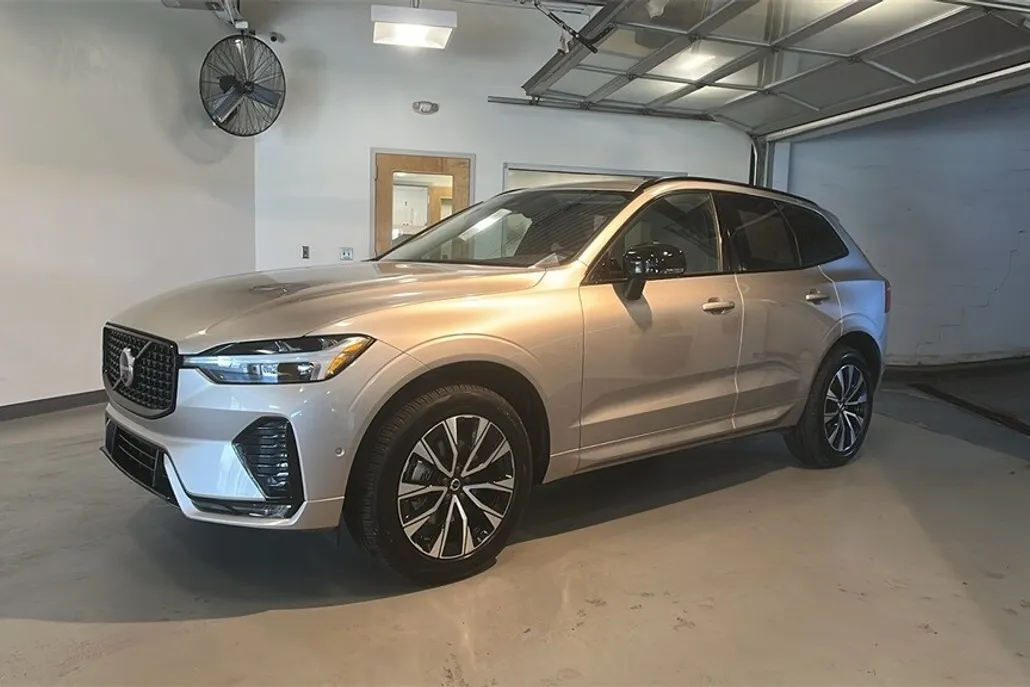 2025 Volvo XC60 B5 Plus photo 1
