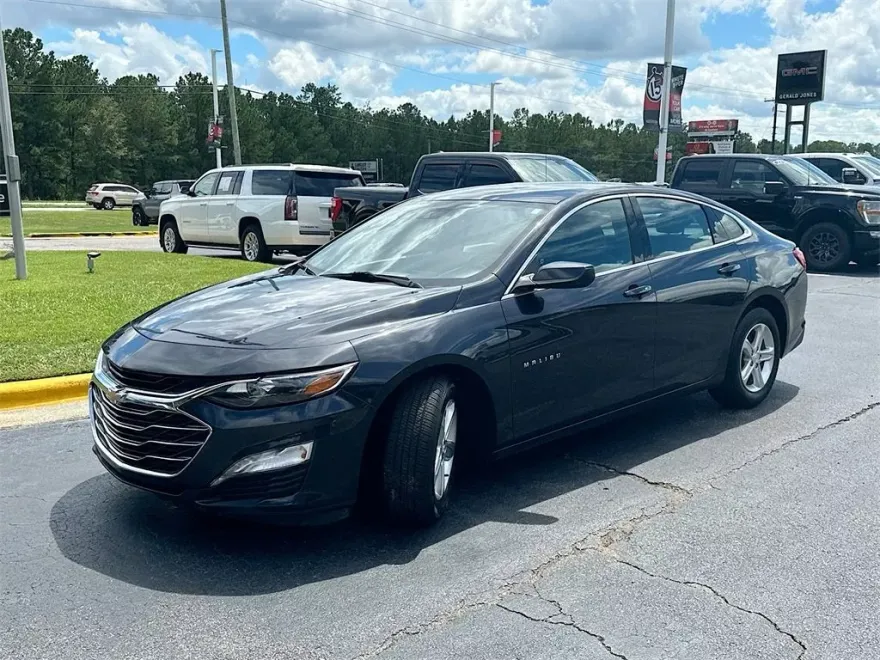 2023 Chevrolet Malibu 1LT photo 1
