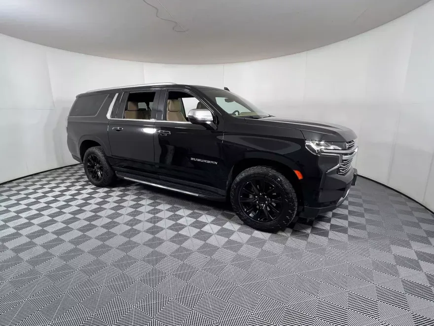 2023 Chevrolet Suburban Premier photo 1