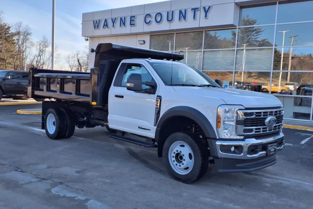 2024 Ford F-550 photo 1