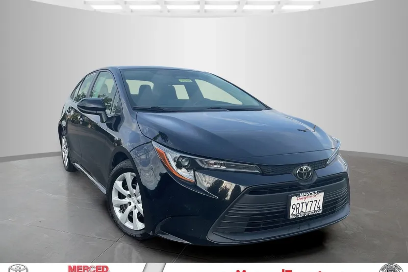 2023 Toyota Corolla LE photo 1