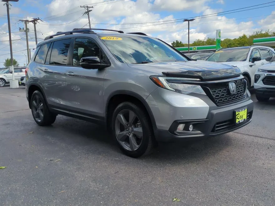 2019 Honda Passport Touring photo 1