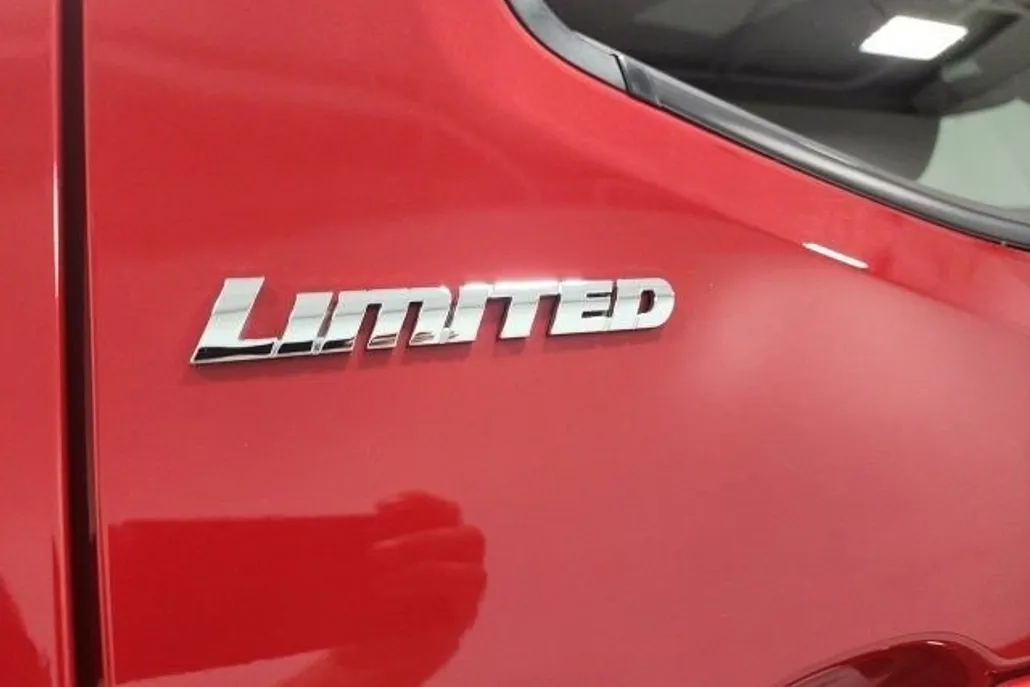 2022 Toyota Tacoma Limited photo 1