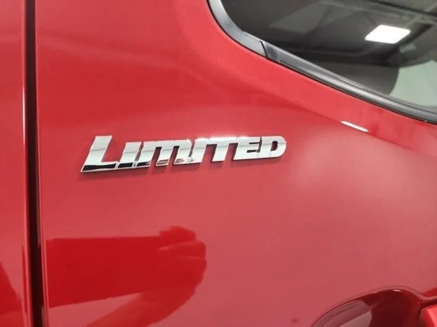 2022 Toyota Tacoma Limited photo 1