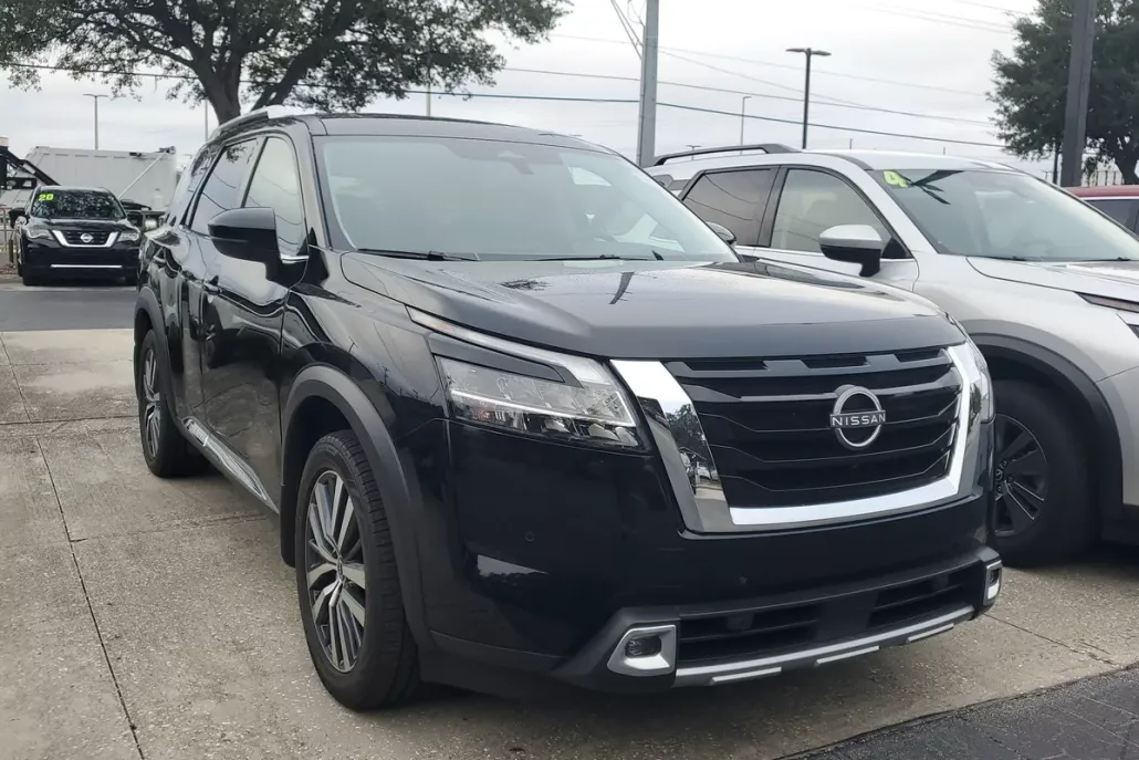 2022 Nissan Pathfinder Platinum photo 1
