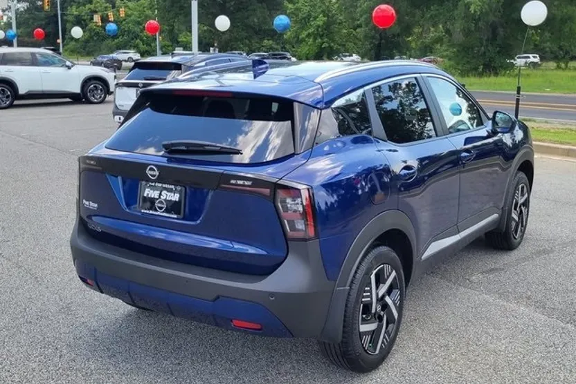 2025 Nissan Kicks SV photo 1