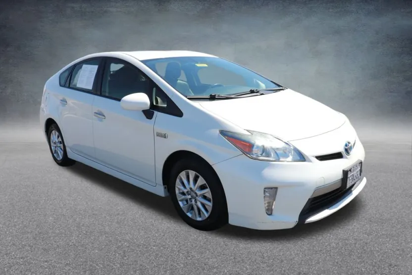 2014 Toyota Prius Plug-in photo 1